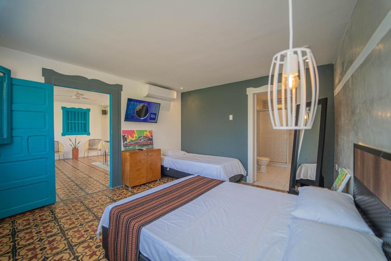 Guest house Barajas House *