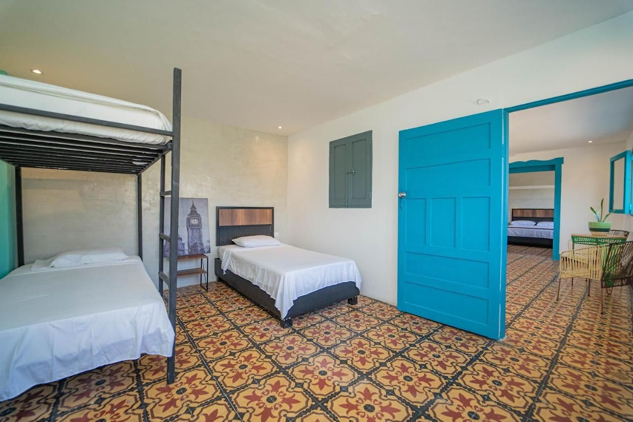 Guest house Barajas House *
