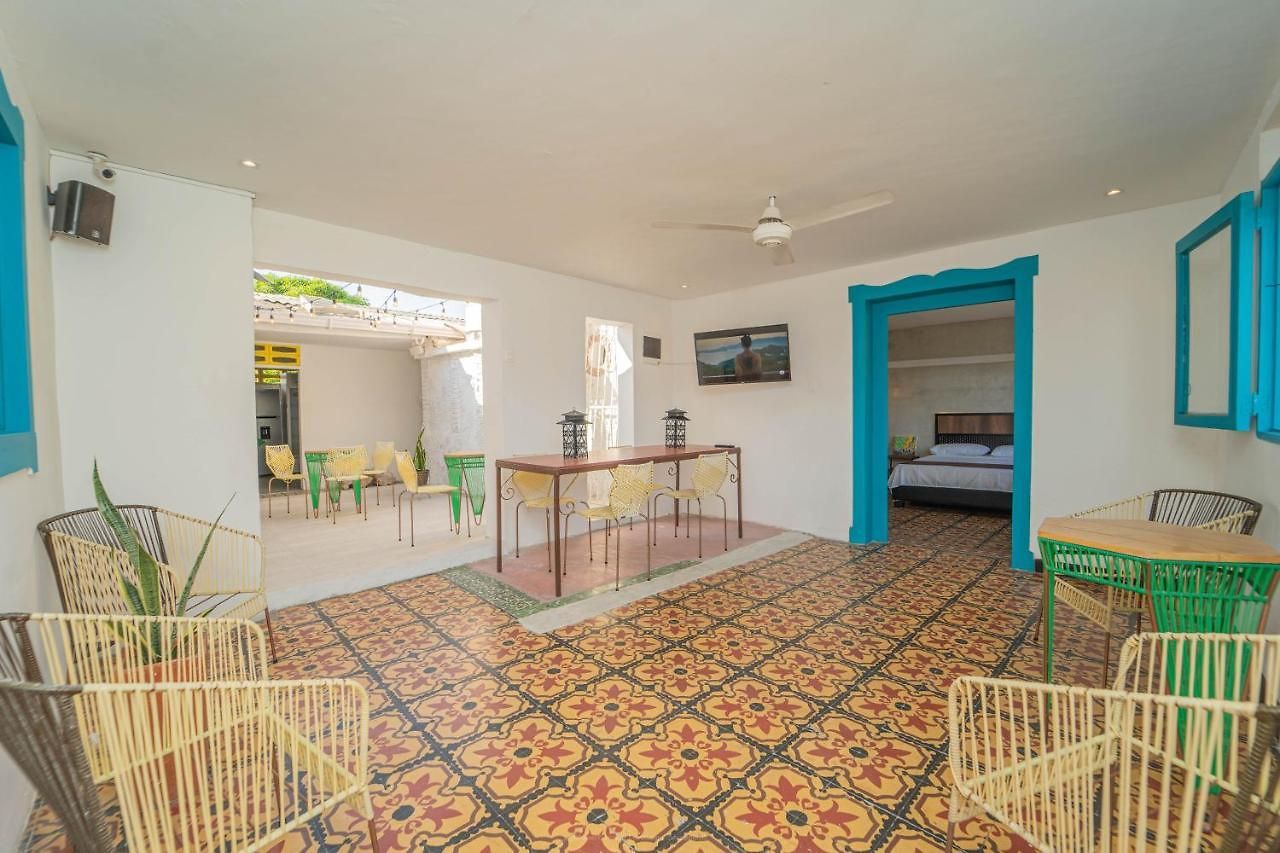 Barajas House Guest house *