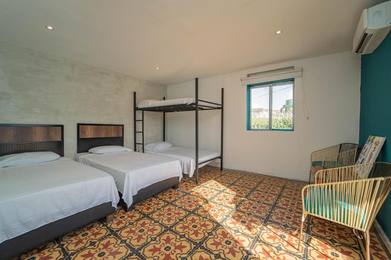 Barajas House Guest house *