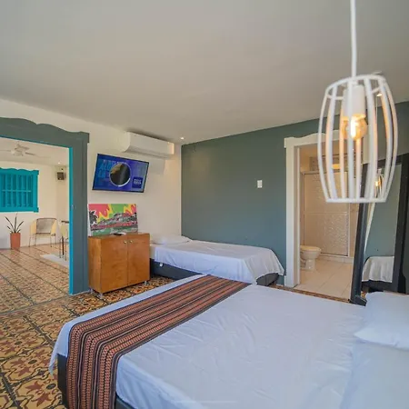 Guest house Barajas House *