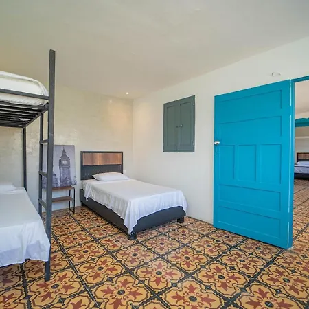 Guest house Barajas House *