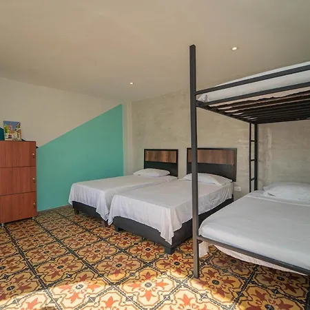 Guest house Barajas House