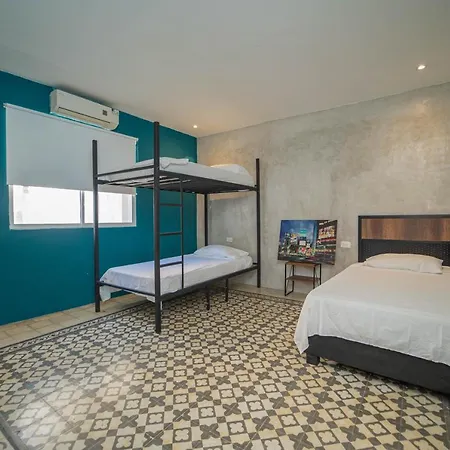 Guest house Barajas House