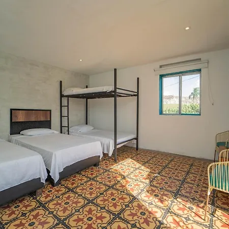 Barajas House Guest house *