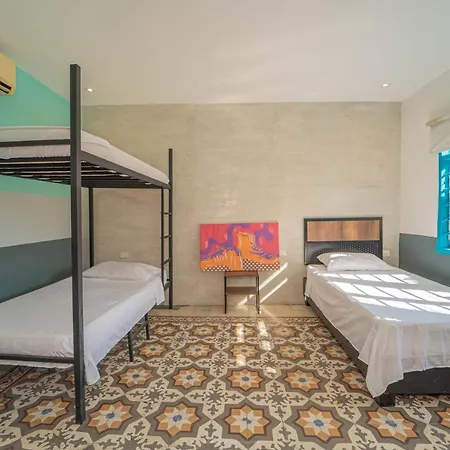 Guest house Barajas House