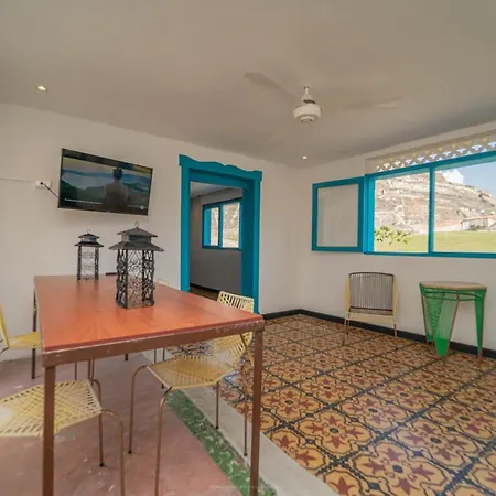 Guest house Barajas House