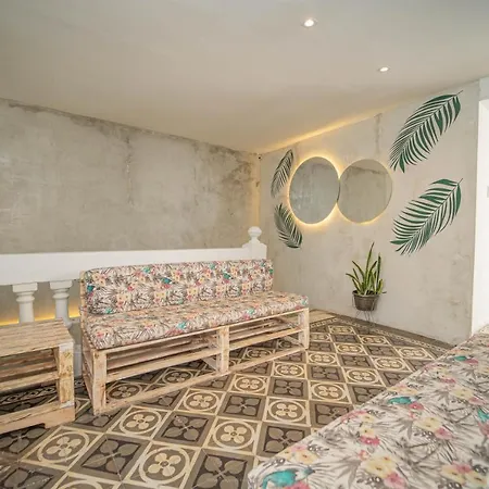 Barajas House Guest house *