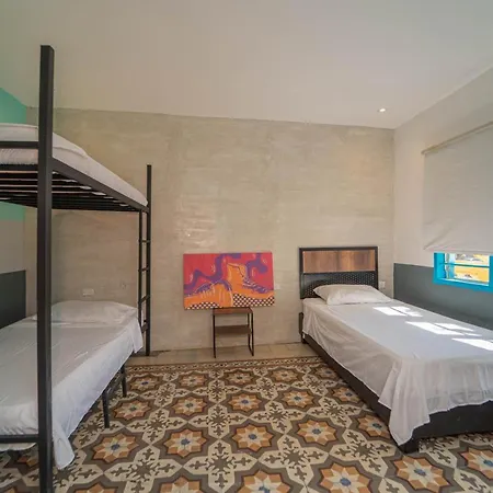 Barajas House Guest house *